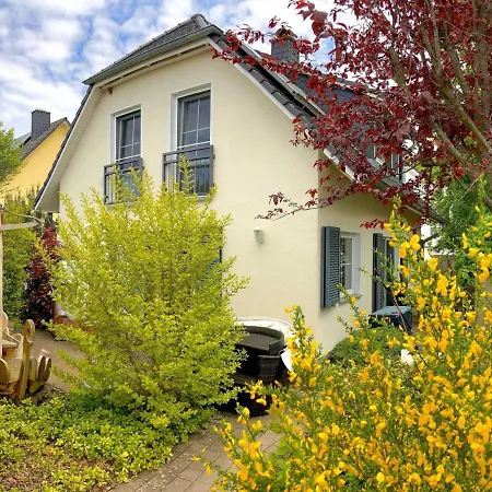 Apartment Kluenderberg In Mit Kamin, Terrasse, Strandkorb