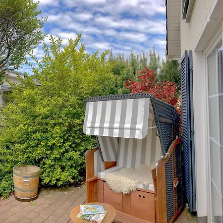 Kluenderberg In Mit Kamin, Terrasse, Strandkorb * ビンツ