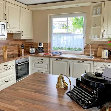 アパート Kluenderberg In Mit Kamin, Terrasse, Strandkorb ビンツ