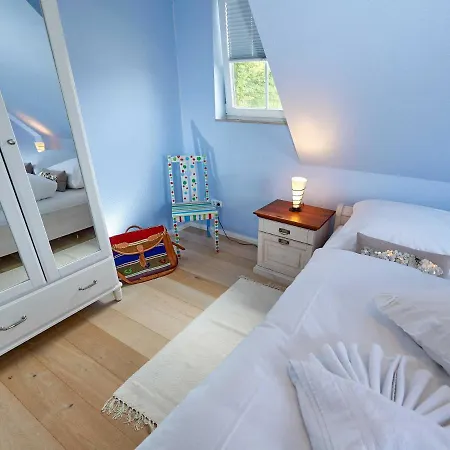 Kluenderberg In Mit Kamin, Terrasse, Strandkorb アパート ビンツ