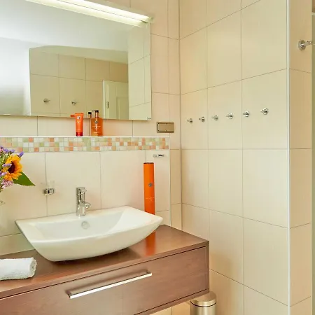 アパート Kluenderberg In Mit Kamin, Terrasse, Strandkorb