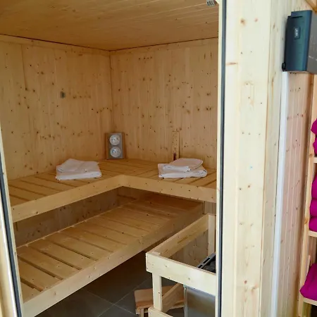 アパート Kluenderberg In Mit Kamin, Terrasse, Strandkorb ビンツ